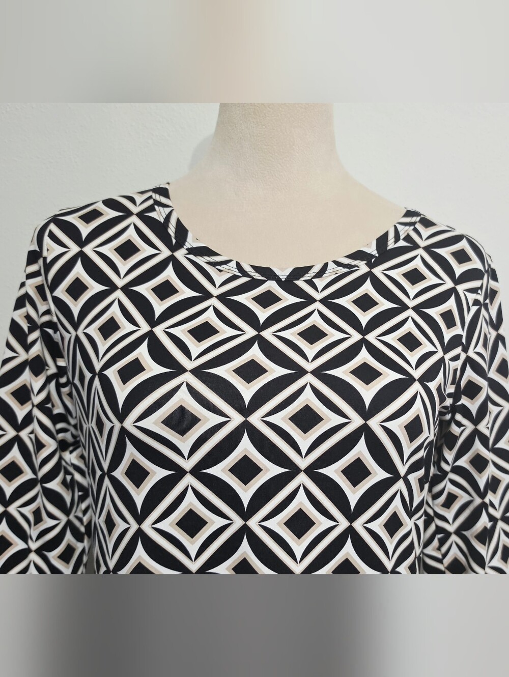 Lulu B Dress XS Black Beige Geometric Ruffle Hem 3/4 Sleeve Stretch Coastal Gma - Picture 3 of 12